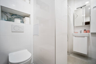 Krásny 1-izb. byt s veľkým balkónom – možnosť úpravy na 2+kk - 9