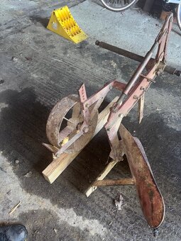 Predám náhradné diely na traktor pf-62 - 9