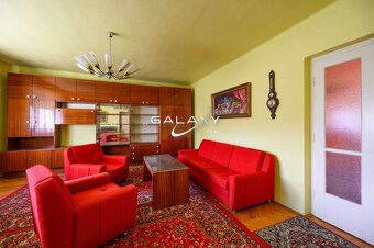 Priestranný 6-izbový rodinný dom na predaj – Radzovce - 9
