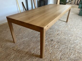 Drevený dubový jedálenský stôl - 9