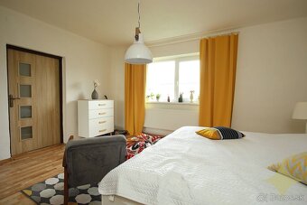 Znížená cena: Menší  rodinný dom na po takmer úplnej rekonšt - 9