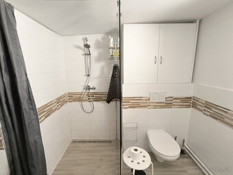 ROZPRÁVKOVÁ KOMPLETNE ZREKONŠTRUOVANÁ ZARIADENÁ CHATA NA LV - 9