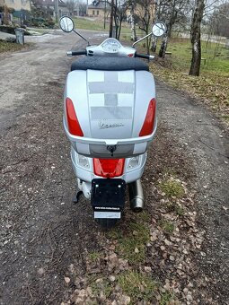 Piaggio Vespa GTS 250 - 9