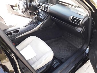 Lexus IS300h - 9