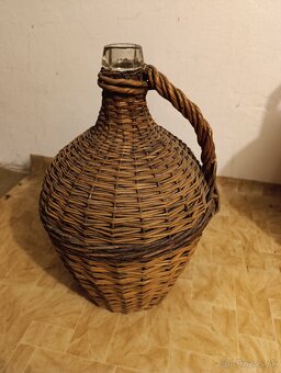 Demižóny a nádoba na hrozno - 9