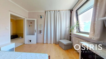 Priestranný 3 izbový byt s loggiou 12m2 v pôvodnom stave, Bô - 9