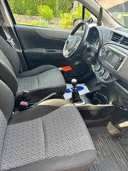Toyota yaris 1.3 - 9