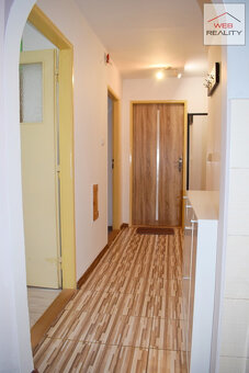 ´´NOVINKA´´ NA PREDAJ priestranný 3 IZBOVÝ BYT blízko centra - 9