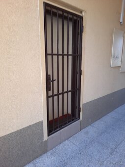 Prenajom obchodného priestoru s parkovanim v centre Trencina - 9