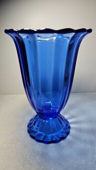 Vázy lisivané sklo - 9