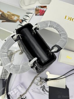 Elegantná čierna mini kabelka so striebornými detailmi - 9