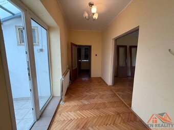VÝBORNÁ LOKALITA Rodinný dom s garážou Dvory nad Žitavou - 9