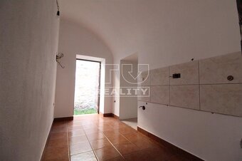 NA PREDAJ - DVA IDENTICKÉ DOMČEKY / APARTMÁNY NA LIPTOVE - 9