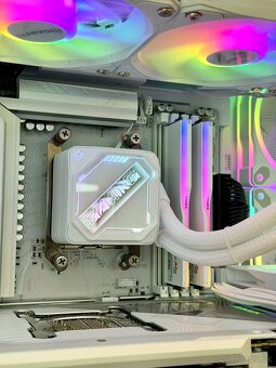 Ryzen 7 9800x3D, RTX 5090 32GB, 64GB RAM DDR5, 2TB SSD M2 - 9