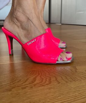 DKNY Šlapky nové - 9
