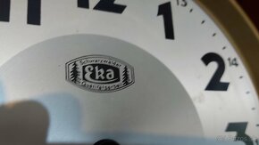 Predám funkčné nástenné hodiny Schwarzwalder EKA polbicie dv - 9