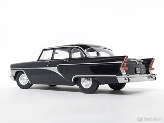 1:18 - GAZ 13 Čajka (1959) - Triple 9 - 1:18 - 9