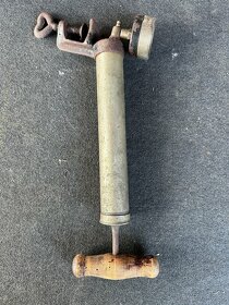 Staré nožíky, mlynčeky, injekcie, lúkoťové kolesá, kefka - 9