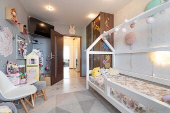 PRENÁJOM - MODERNE ZARIADENÝ 3 IZB BYT s LOGGIOU, ČORDÁKOVA, - 9