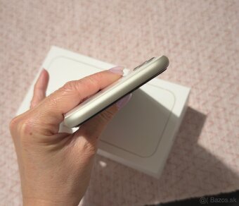 Apple iPhone 11, 128 GB, biely/white - 9