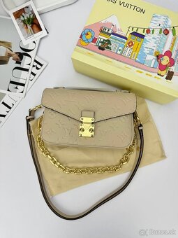 Elegantná dámska kabelka v štýle Metis East West Beige - 9