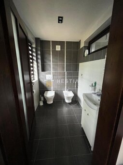 TOP Krásny moderný rodinný dom s garážou, stodolou v Nižnom  - 9