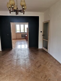 Veľký priestranný, výborná lokalita - 9