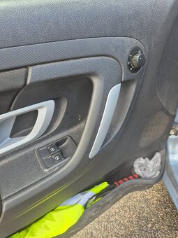 Predam Škoda Fabia2 lpg 1.2 51kw r.v 2008 - 9