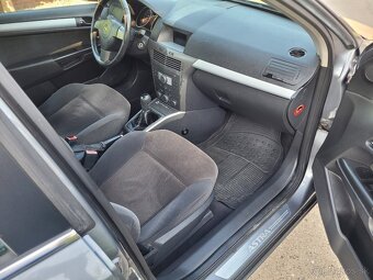 Predam opel astra h 1.4 16v benzín kw 66 r.v 2006 - 9