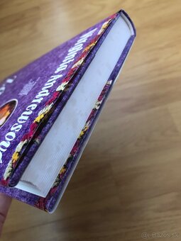 Virgínia Andrewsová 1 - 9