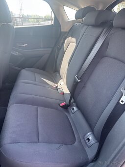 JAGUÁR E-Pace 2,0l4 MHEV AWD - 9