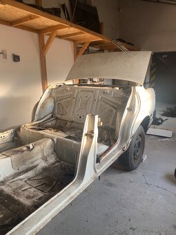 Bmw e30 sedan zvyšok karosérie - 9