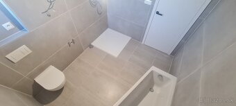 REKONŠTRUKCIA -5 IZB. RODINNÝ DOM, ŽILINA-DVOJGARÁŽ, 402m2 - 9