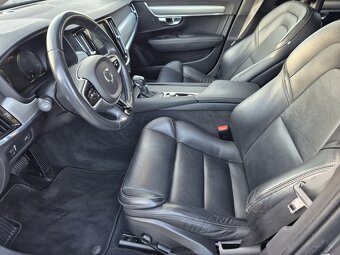 Volvo V90 D4 2.0L Momentum AWD A/T 140 kW - 9
