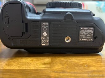 Nikon D700 + grip MB-D10 - 9