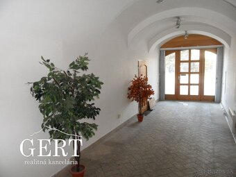 Liptovský Mikuláš- obchodné priestory do nájmu. - 9