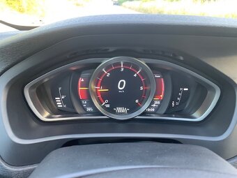 Predám volvo V40 Automat - 9