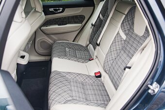 Volvo XC60 B4 Plus AWD - 9