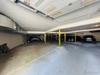 Na predaj: priestranný 3-izbový byt s terasou v obľúbene - 9