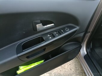 Na predaj KIA cee'd SW 1,6 CVVT, 93 kW, 2009, benzín - 9
