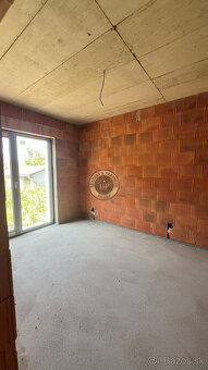 NA PREDAJ - Rodinný 4-izbový holobyt v novostavbe v Lipanoch - 9