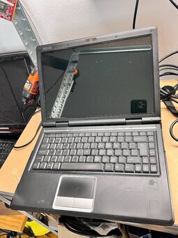 Predám notebook Asus Intel Core2Duo 2x2,00GHz.3gb ram.160gbH - 9