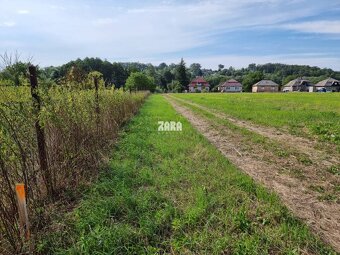 Priestranný stavebný pozemok 773 m² v obci Svinica, Košice - - 9