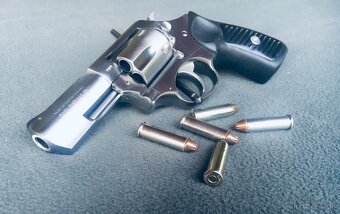 Revolver Ruger 3” .357 Magnum - 9