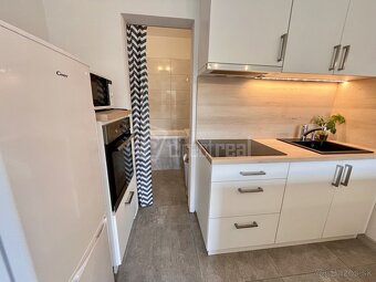 Priestranný 1 izbbyt 43m2, komplet zariadený, samostatn… - 9