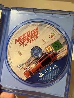 🎮 PlayStation 4 Slim 500 GB – 2 ovládače + nabíjacia stanic - 9