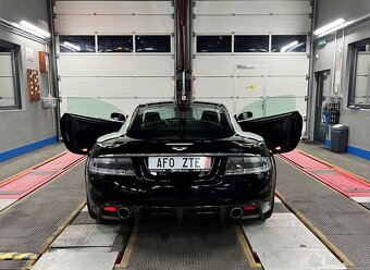 Aston Martin DBS Manual - 1 of 984 pcs - 9