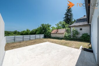 Kompletne zrekonštruovaný rodinný dom v tichej lokalite Sečo - 9