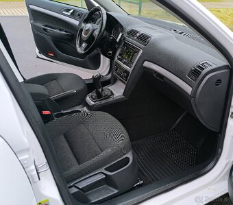ŠKODA OCTAVIA COMBI 2.0 TDi 103KW CR FAMILY XENON NAVI ŤAŽNÉ - 9