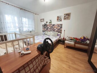 PREDAJ trojizbový byt v centre mesta - 9